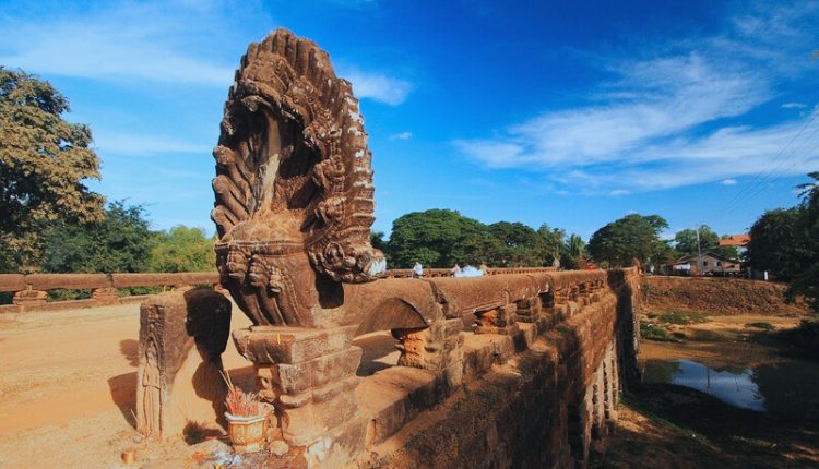 Tham quan cầu cổ Kompong Kdei